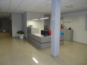 Read more about the article ZOL czy prywatny dom seniora? Poznaj kluczowe różnice i dokonaj wyboru